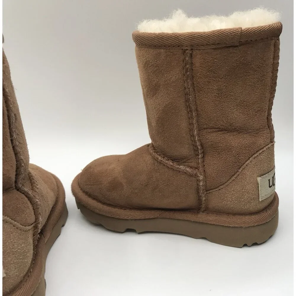 UGG Classic Short Boots Toddler‎ Size 7 Sheepskin Chestnut Suede Fur Lined